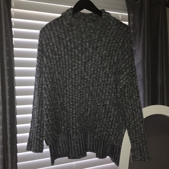 American Eagle turtleneck sweater - Picture 2 of 5